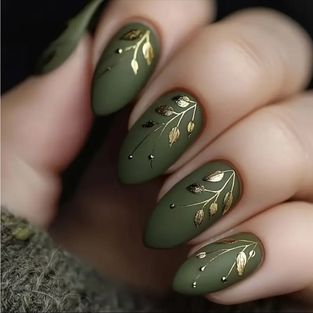 Elegant NWT Olive Green Nail Art with Gold Accents Green & Gold Leaf Press-On